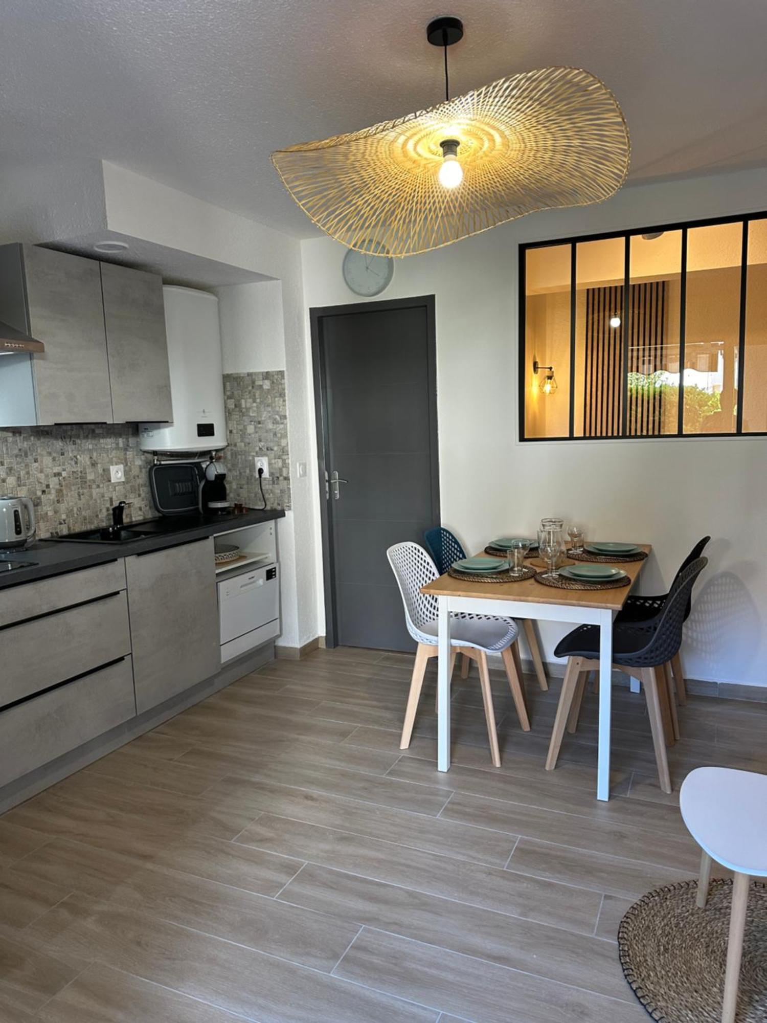 Appartement Climatise Avec Chambre Et Parking Privatif Locations Vld Camargue Saintes-Maries-de-la-Mer Exteriör bild
