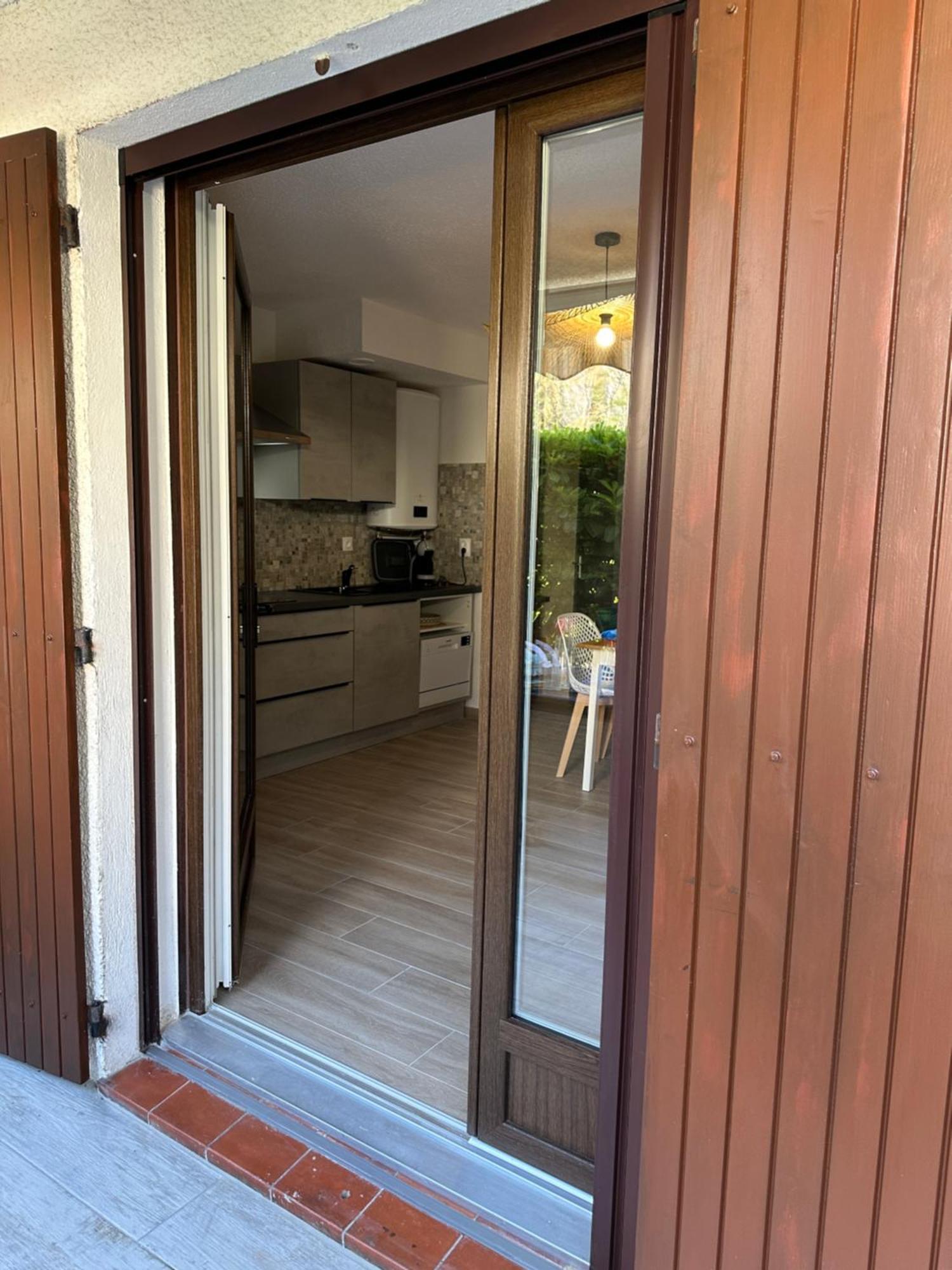 Appartement Climatise Avec Chambre Et Parking Privatif Locations Vld Camargue Saintes-Maries-de-la-Mer Exteriör bild