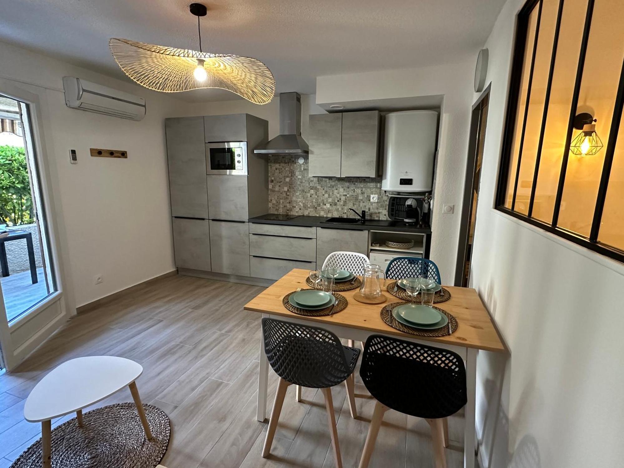 Appartement Climatise Avec Chambre Et Parking Privatif Locations Vld Camargue Saintes-Maries-de-la-Mer Exteriör bild
