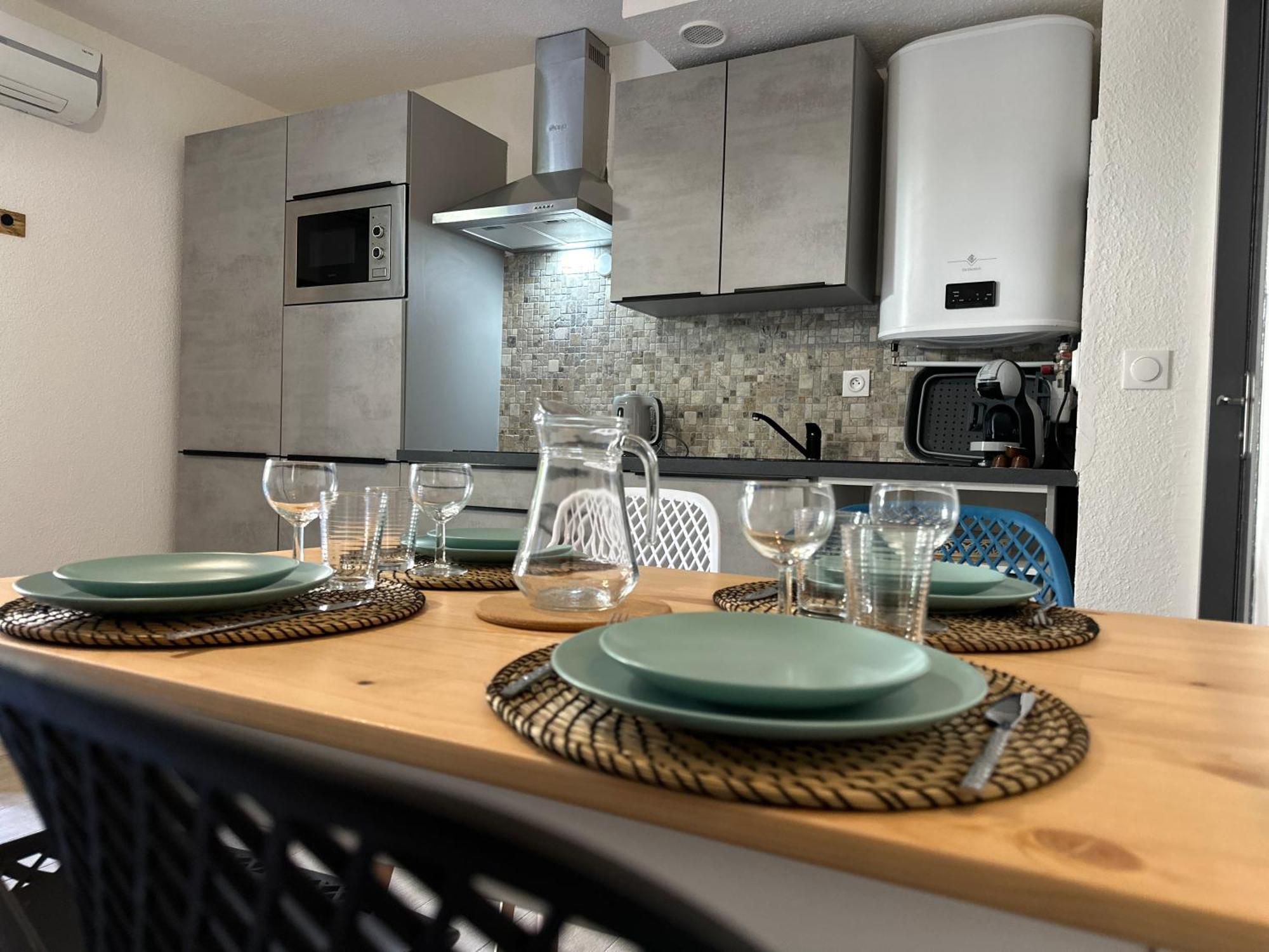 Appartement Climatise Avec Chambre Et Parking Privatif Locations Vld Camargue Saintes-Maries-de-la-Mer Exteriör bild