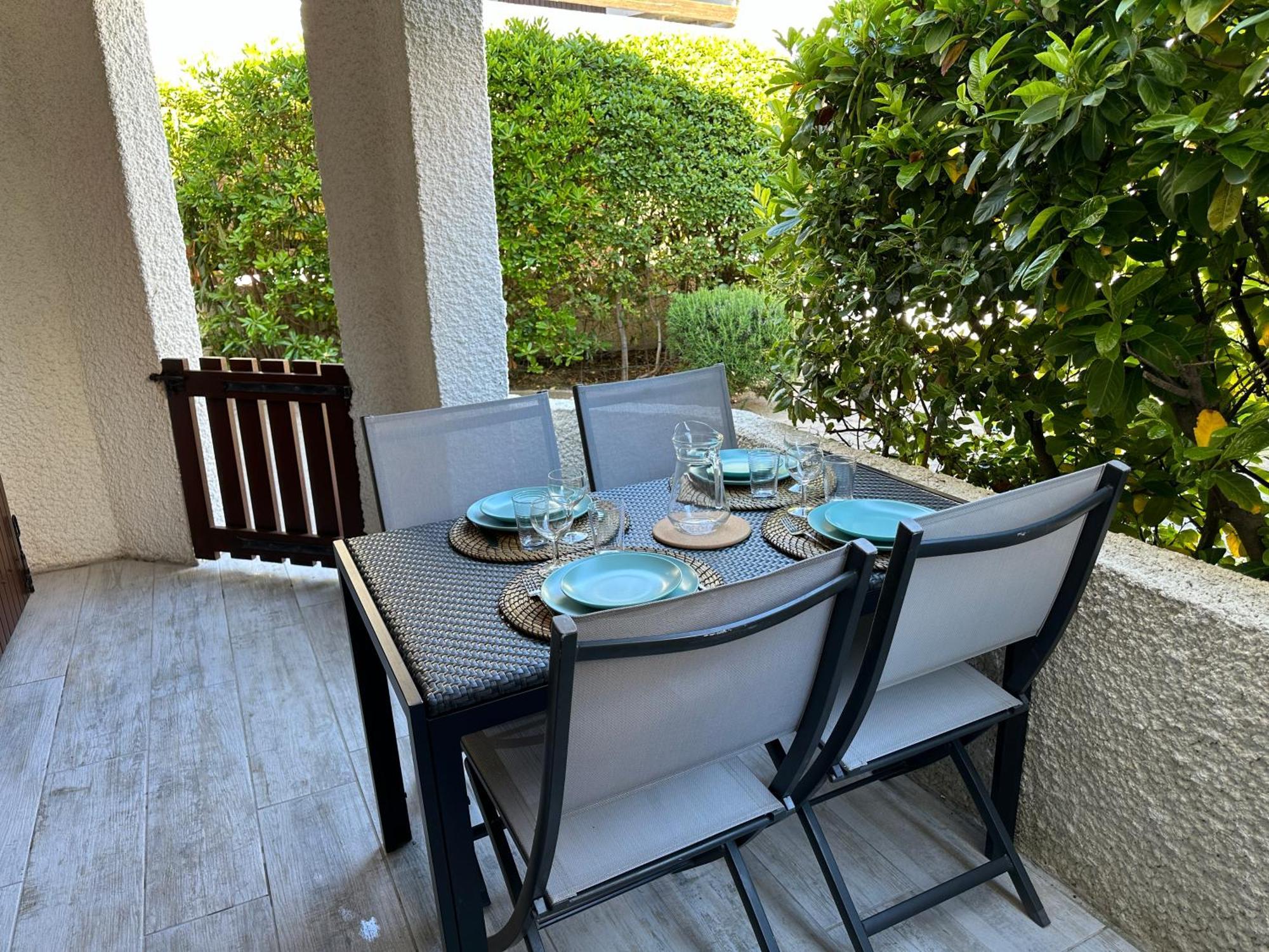 Appartement Climatise Avec Chambre Et Parking Privatif Locations Vld Camargue Saintes-Maries-de-la-Mer Exteriör bild