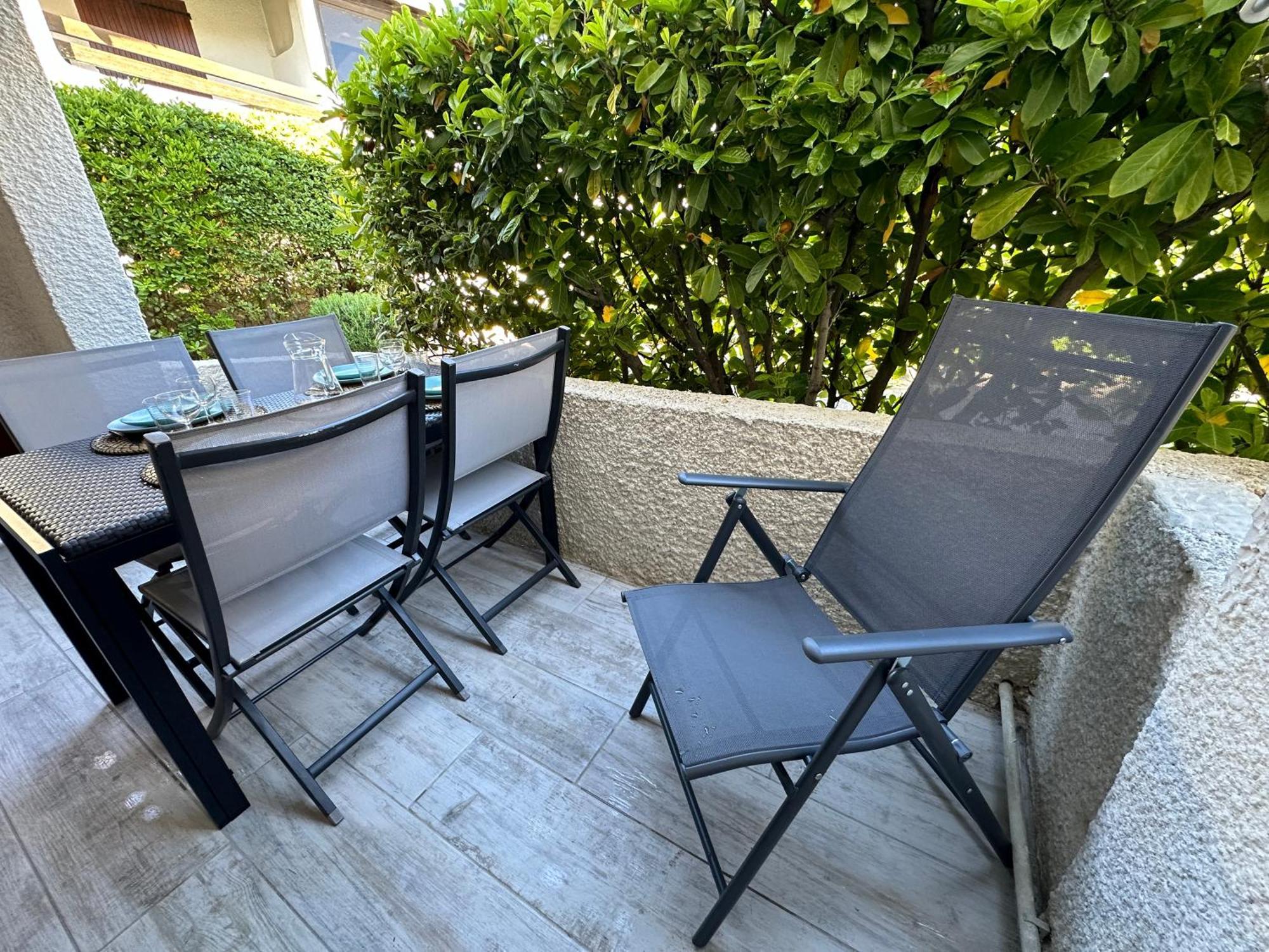 Appartement Climatise Avec Chambre Et Parking Privatif Locations Vld Camargue Saintes-Maries-de-la-Mer Exteriör bild